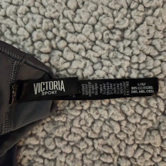 Victoria Sport Sports Bra With A Bonus Pair Of Leggings - Picture 4 of 5